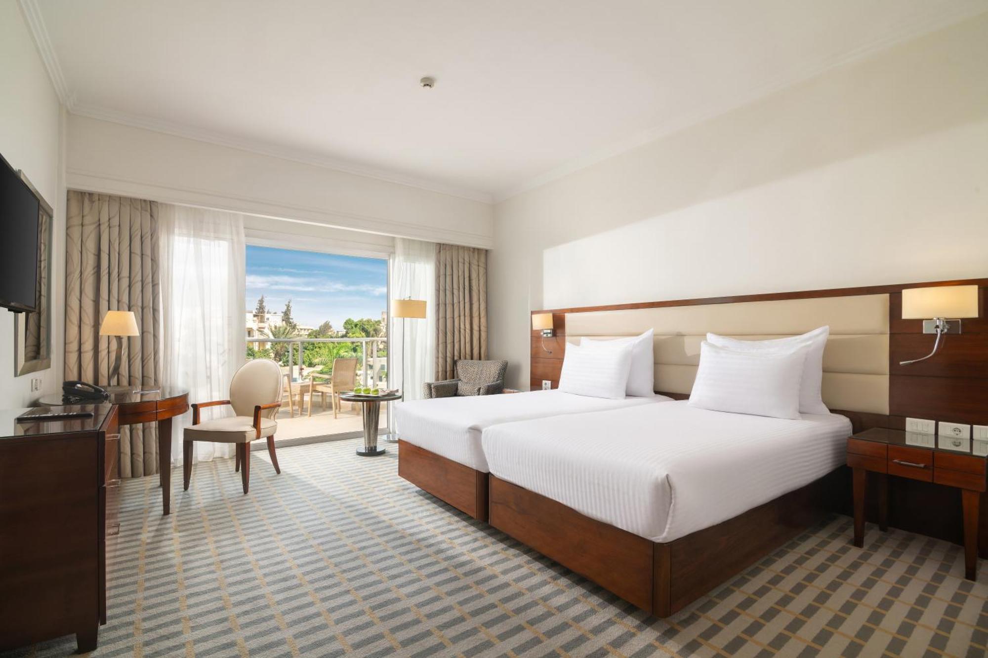 Steigenberger Pyramids Cairo Otel Al Kawm al Akhdar Dış mekan fotoğraf Deluxe Room