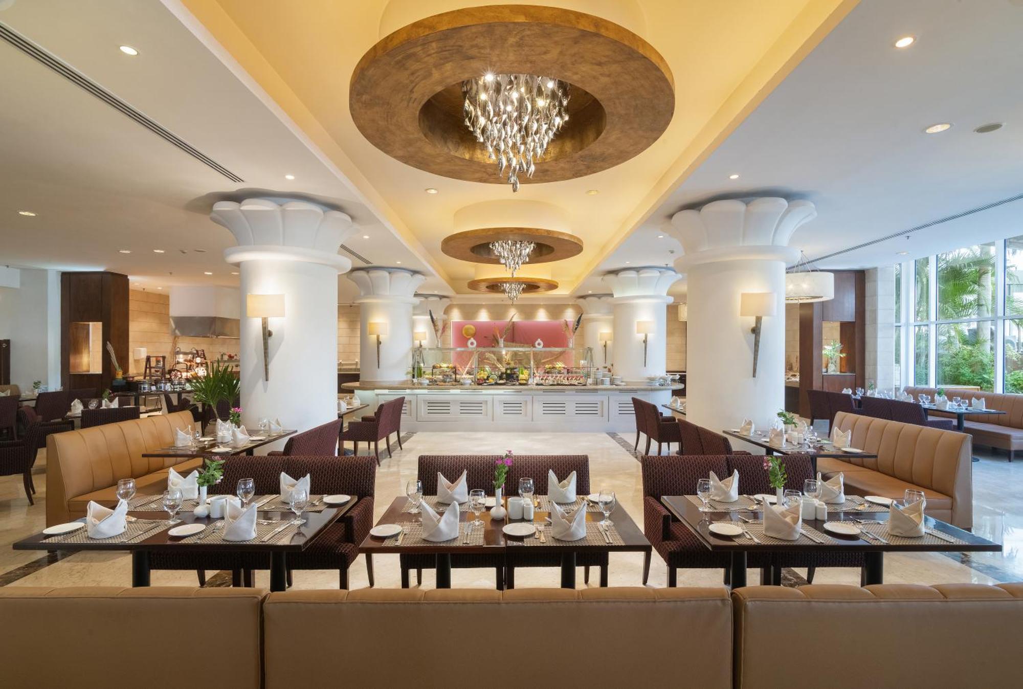 Steigenberger Pyramids Cairo Otel Al Kawm al Akhdar Dış mekan fotoğraf The restaurant